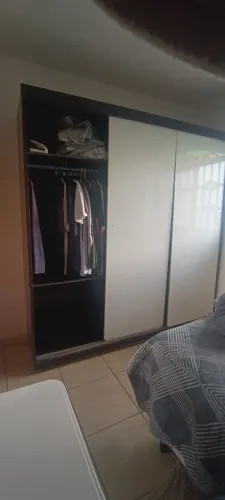 DOAÇÃO - Guarda roupa casal 3 portas de correr
