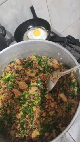 Cozinheira freelancer disponível para horário noturno