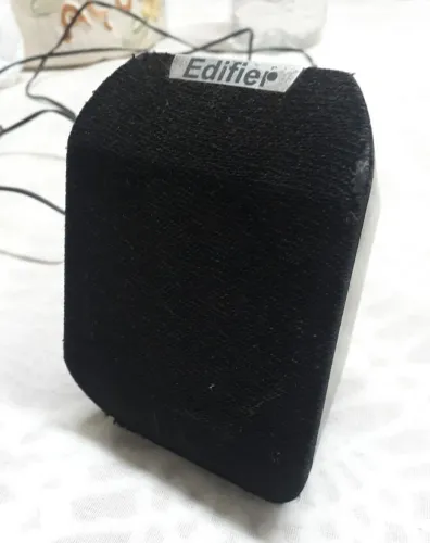 Uma caixinha de Som "EDIFIER" FAVOR LER ANÚNCIO!