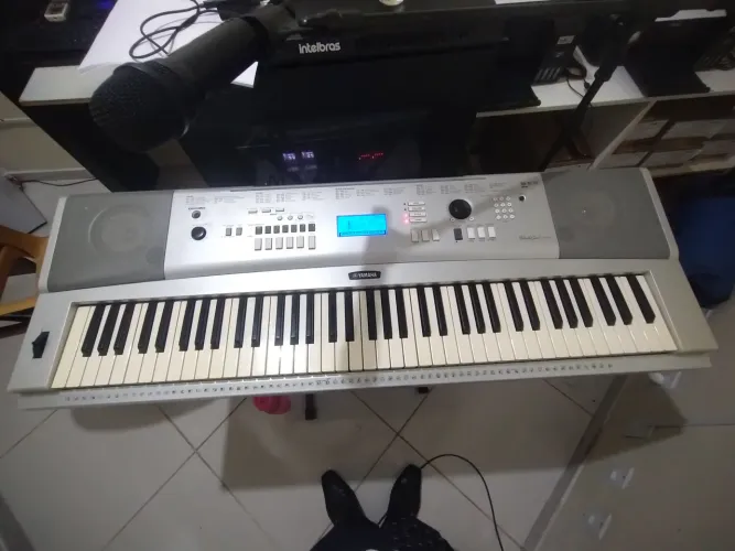 Teclado Yamaha DGX 220
