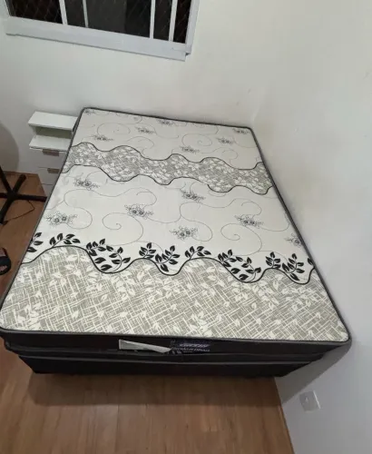 Vendo cama box com colchão