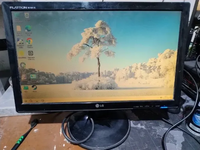 Monitor LG Flatron 19 polegadas - 19 W1941S (Com Detalhes - No Estado / Para Peças)