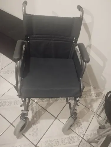 Cadeira de rodas que deita