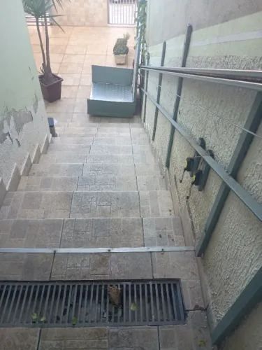 Elevador de escadas com plataforma