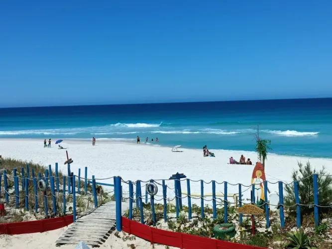 ALUGUEL P/TEMPORADA CASA PÉ NA AREIA PRAIA DE FIGUEIRA-DISTRITO DE ARRAIAL DO CABO-RJ