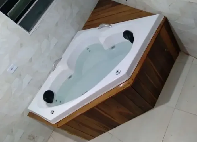 Banheira dupla de canto com hidromassagem