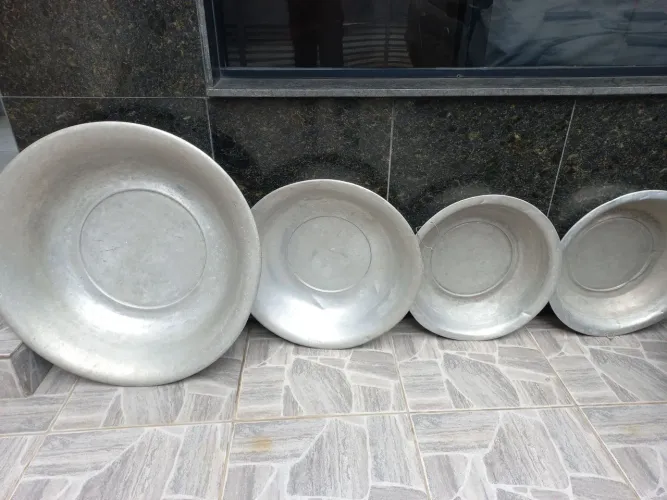4 bacias antigas de alumínio 