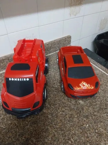 Carrinho de Bombeiro e Carro de Corrida - Brinquedos Infantis