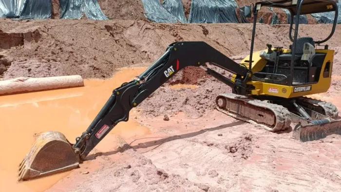 Baixei para vender Miniescavadeira Caterpillar 302.5 oportunidade não case sany newholland