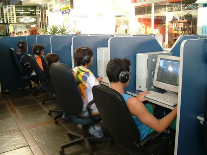 Cabines ou baias para computadores, para escritório, LAN-house, telemarketing etc.