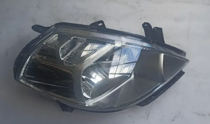 Farol Dianteiro L/D Nissan Tiida (avariado)
