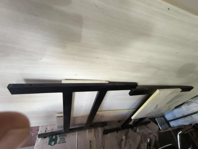 Mesa de reunião em madeira e ferro preto GIROFLEX