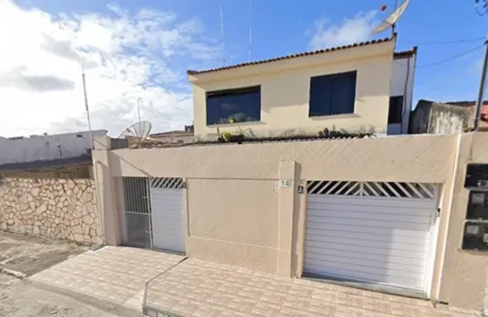 Vende-se Casa 2 Pavimentos 6/4, 2 suítes!