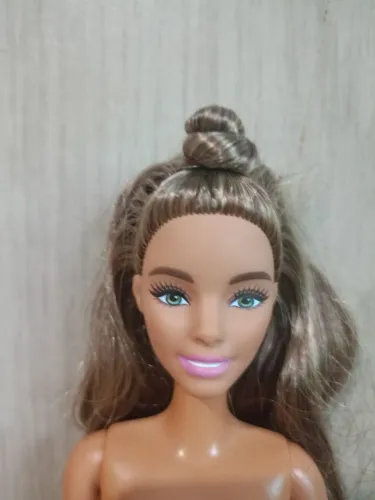 Barbie corpo fashionista cabeça mtm 
