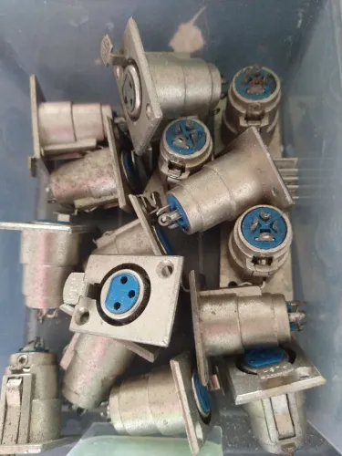 Conectores XLR Fêmea - Lote com 12 peças usadas e estoque antigo