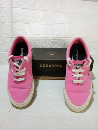 Tenis converse rosa em ótimo estado número 36