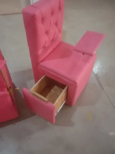 Poltrona Rosa com Gaveta e Bandeja