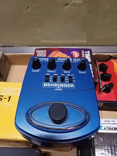 Pedal Behringer GDI 21 novo