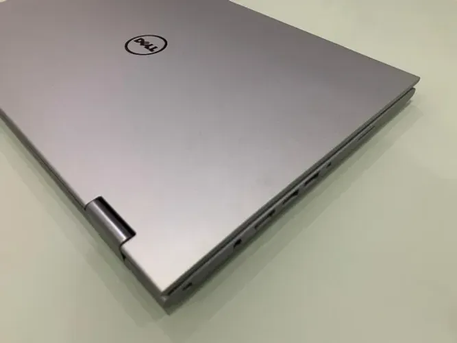 Notebook Dell Inspiron 13 (2 em 1) com Intel Core i7, Tela Full HD e Touch Screen 