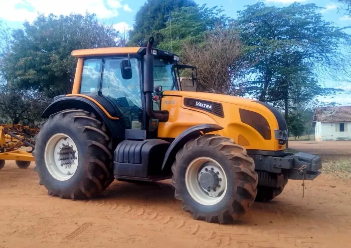 Trator Valtra BH200 ano 2015, 4x4, com 7420 horas, em SP