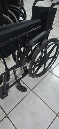 Cadeiras de Rodas Padrão Hospitalar à partir de: