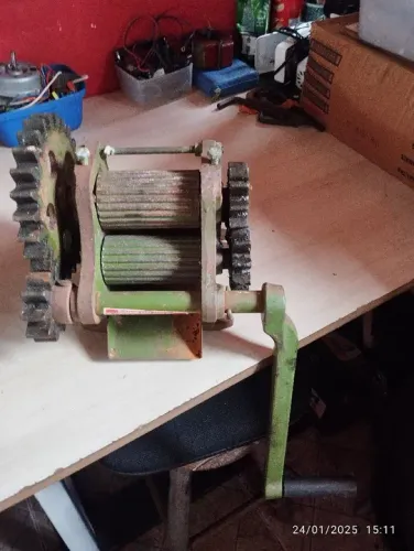 Engenho..Moinho de cana manual antigo