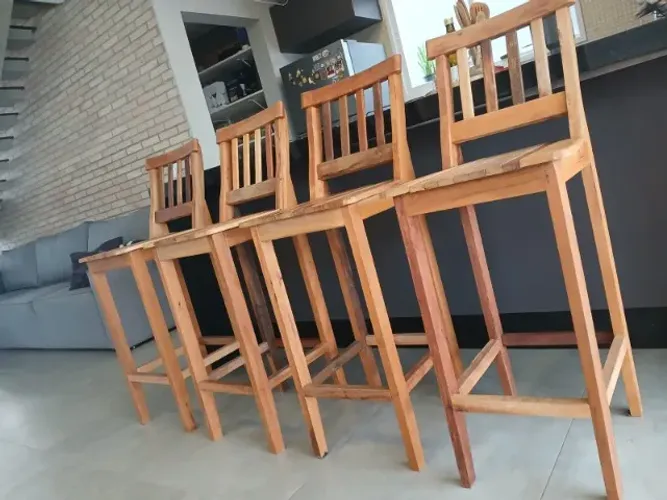 conjunto com 04 banquetas