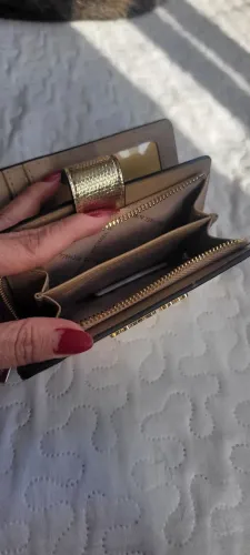 Carteira dourada Michael kors