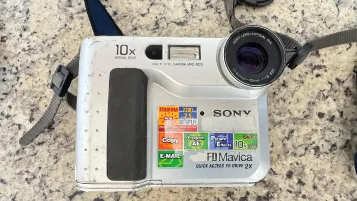 Câmera Sony FD Mavica Mvc-FD75 (PARA APROVEITAMENTO DE PEÇAS)