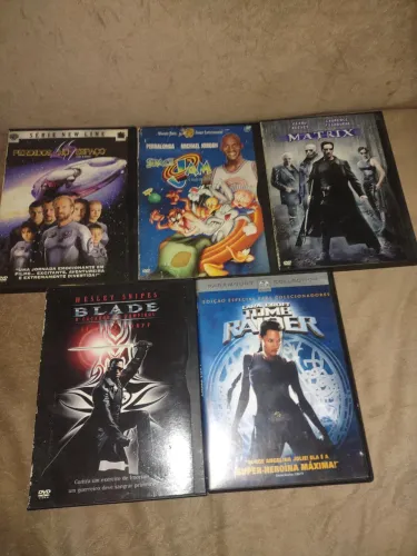 Lote de 11 DVDs originais-  Space Jam, Matrix, Blade, Tomb Raider e Perdidos no Espaço