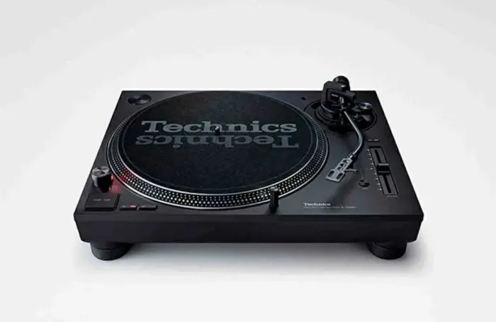 Toca-disco Technics SL-1200mk7 Preto Bivolt<br><br>Chaveado