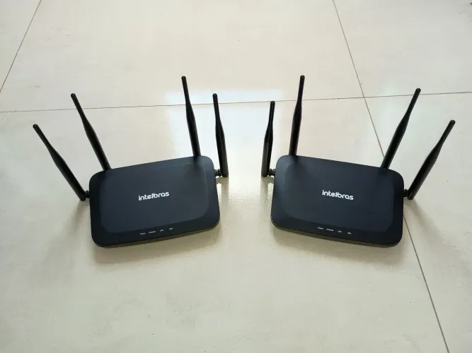 2 Roteadores Intelbras GF1200 com Wi-Fi Mesh