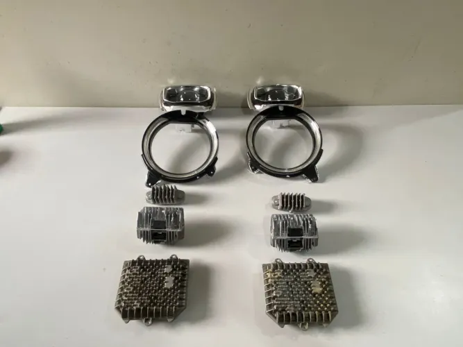 Led / Olho Projetor + Modulo / Reator do farol direito Renegade 2022/2023/2024/2025