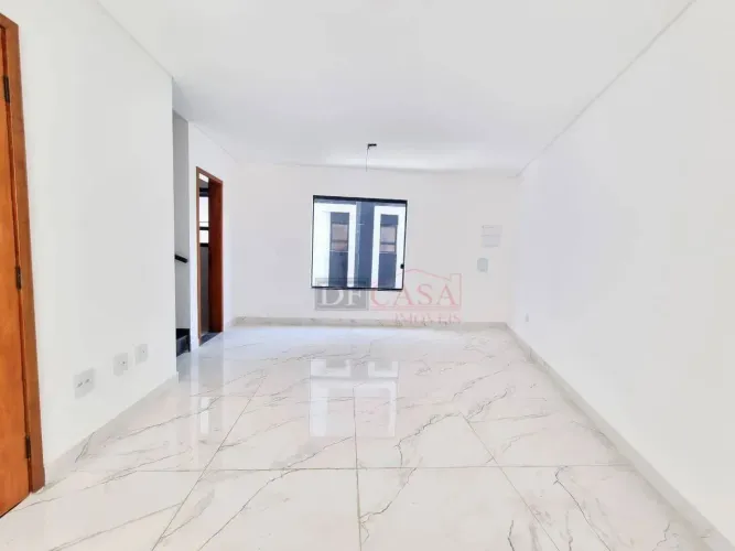 Sobrado a venda na Vila Granada com 2 dormitórios e 1 vaga de garagem próximo ao Metrô Gui
