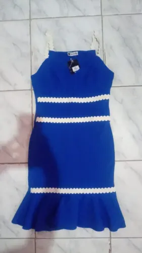 Vestido azul Novo, com detalhes em branco