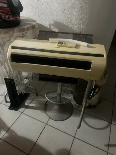 Ar condicionado 12000 btus Marca - Comfee seni novo 