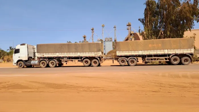 Rodotrem graneleiro randon