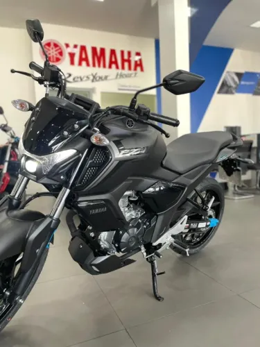 Yamaha FZ15 Emplacada e SEM ENTRADA! Oportunidade Única!