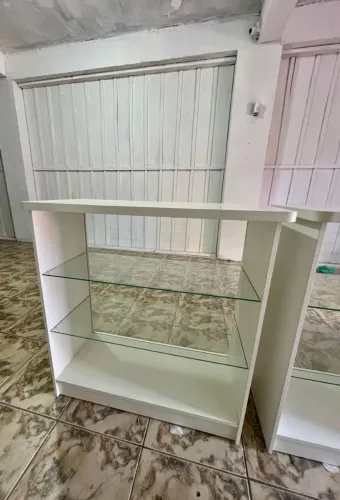 Balcão Expositor Branco para Loja