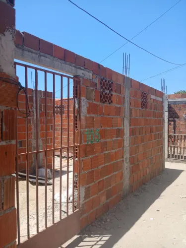 Terreno a venda, no ponto de fazer a cinta e a lage ou so cobrir  