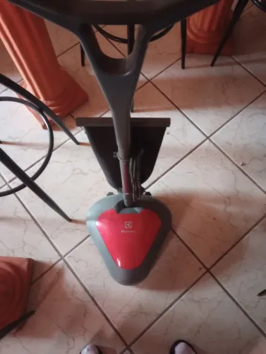 Enceradeira e Aspiradora - 600w (Electrolux)