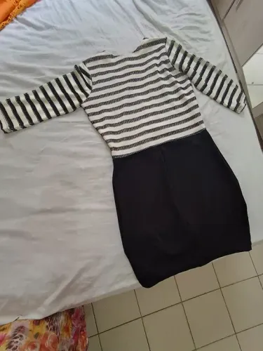 Vestido listrado preto e branco. Tam P