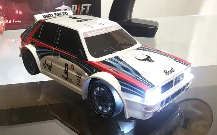 Carrinho De Controle Remoto Recarregável Drift de Alta Qualidade 4x4 Acelerador Pulso Faró
