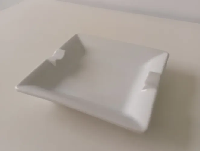 Cinzeiro para charuto em porcelana branca