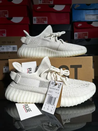 Adidas Yeezy 350 V2 Bone - tamanho 40BR, original