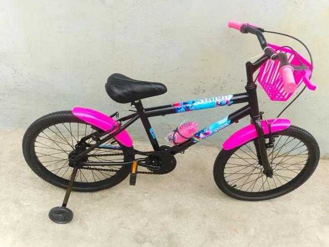 Vendo bicicleta aro 20 femina da Lilo Stich em excelente estado 