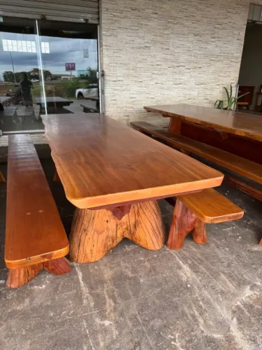 Conjunto de Mesa Rústica com bancos na promoção