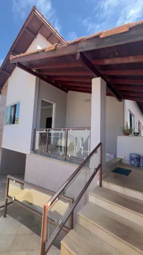 Casa a venda em condomínio fechado no centro de Varginha MG