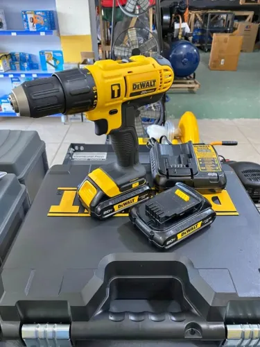 Parafusadeira Furadeira Impacto 20v Profissional 02 Baterias - DeWalt (Loja)
