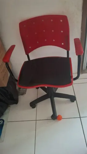 Vendo uma cadeira escritório